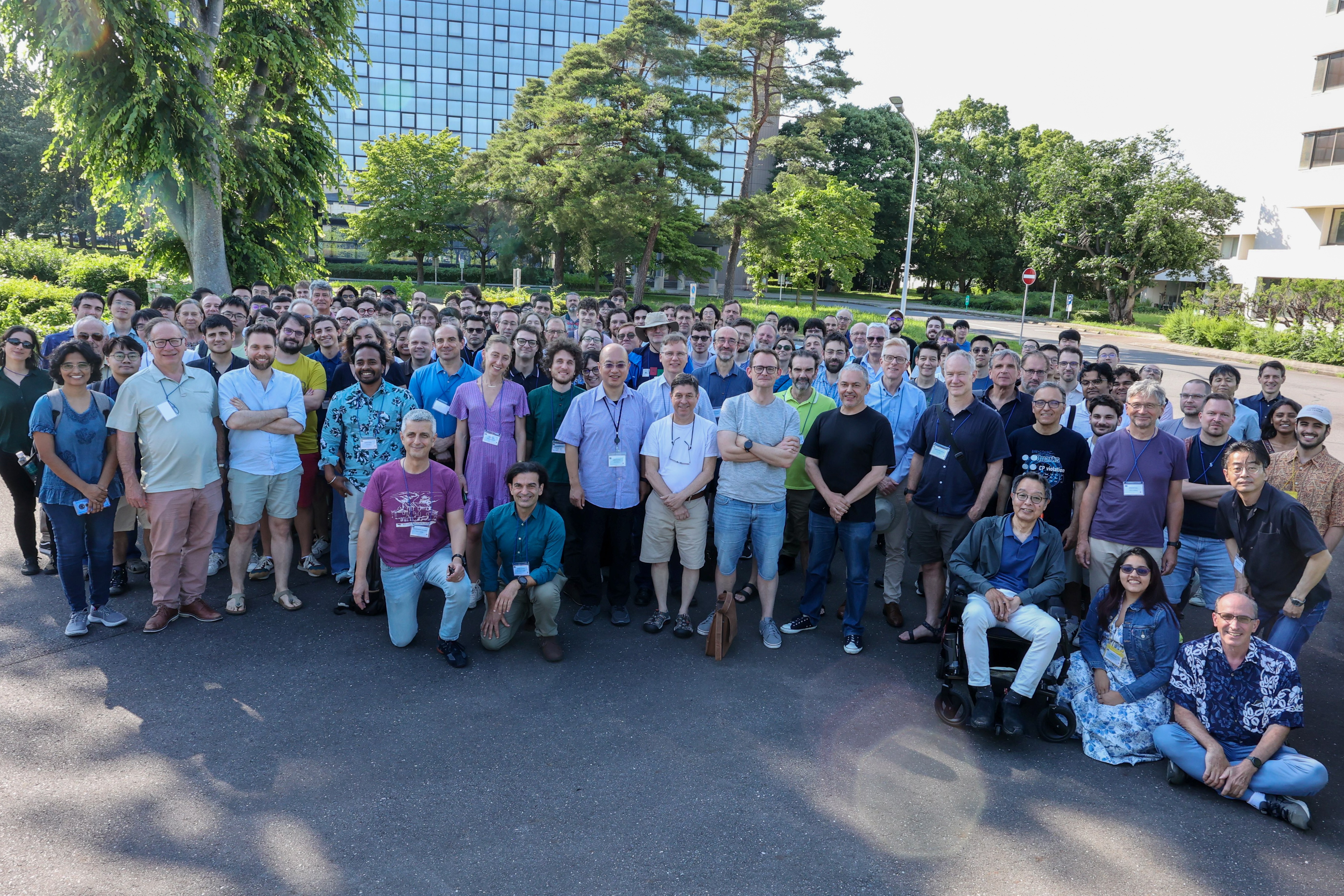 Gruppenfoto aller Teilnehmer des 51. Belle 2 General Meetings.